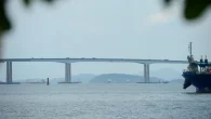 Quatrocentas mil pessoas passam pela ponte diariamente