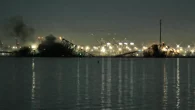 Departamento de incêndios da cidade americana de Baltimore procura vítimas que estariam no rio após impacto da embarcação.